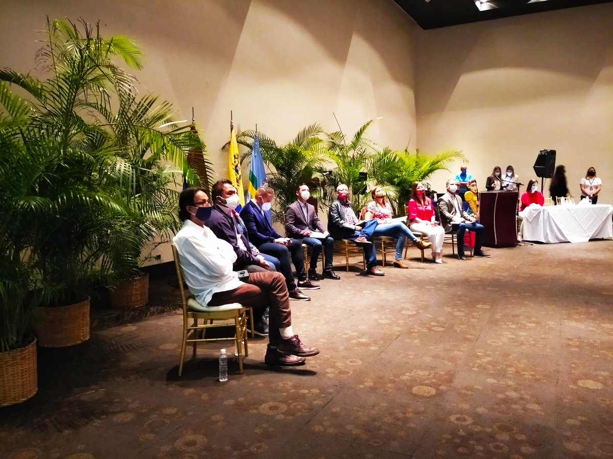 OrtilezAlexis's tweet photo. En #Naguanagua desarrollamos un ameno encuentro con los Empresarios del estado #Carabobo dónde los Candidatos de la Patria escuchamos las propuestas de este importante sector que serán elevadas para su discusión este próximo período legislativo. https://t.co/naUsaG0Mel