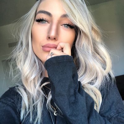 noemicara95's tweet photo. #NuovaFotoProfilo https://t.co/x5RXxeD7AD