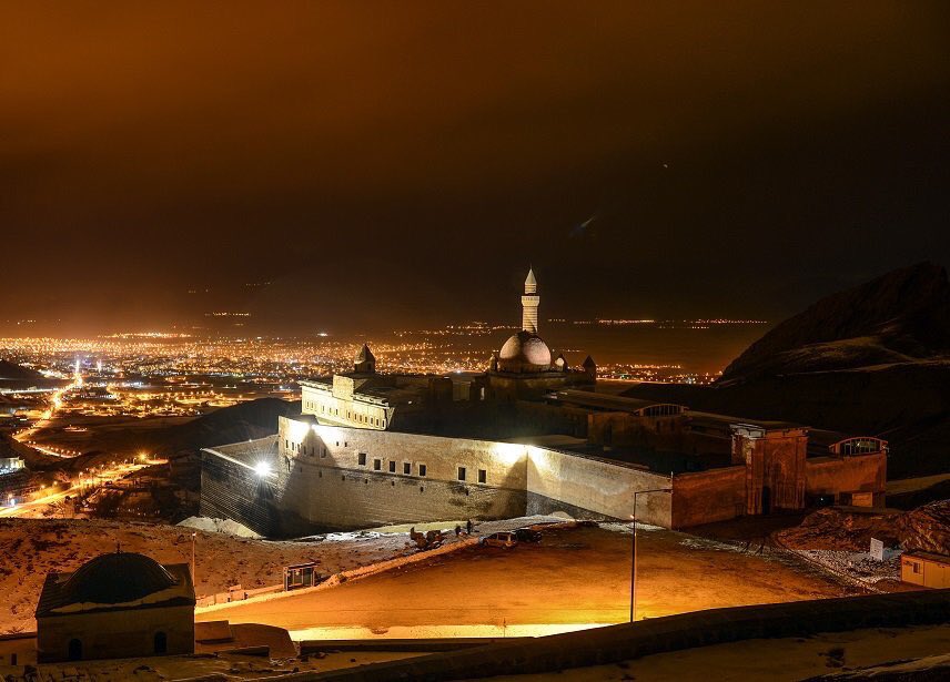Kendin için yaşa, onlar doymuyor.

Geceniz güzel olsun canlar 
Şew baş