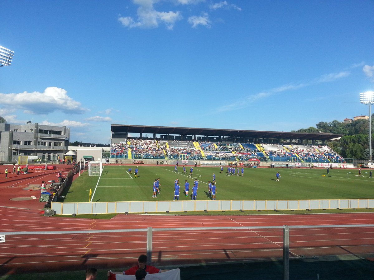 Dunno how the game was. Don't think anyone really cared. An all day and night session in the Bounty Bar followed. Like being at a Courteeners gig, the amount of beer flying everywhere