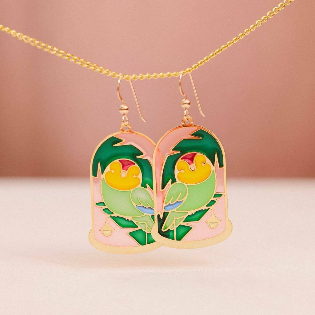hellomochichito's tweet photo. 🙋‍♀️Sneak PECK!🦜✨Translucent enamel✨ parrot earrings, my collab with @tinydeerstudio, are coming to our shops this Saturday🤗! Zomg you guysss, these are so delicate and lovely, I am SO excited to share them with you💗. When Jess from Tiny Deer Studio … https://t.co/ocbKdJ18mq https://t.co/0qFJa0BHPA