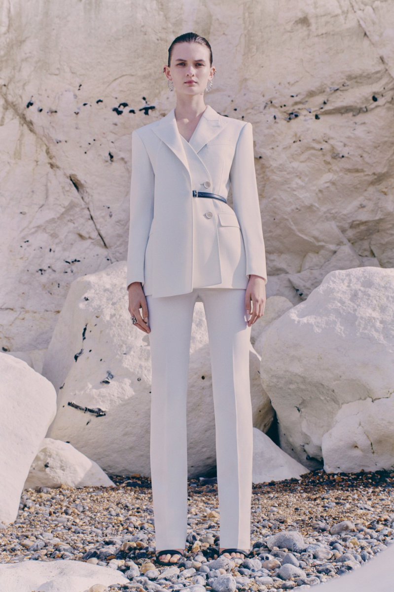 diorangxl's tweet photo. Alexander McQueen Resort 2021 https://t.co/gM5kQqYR4k