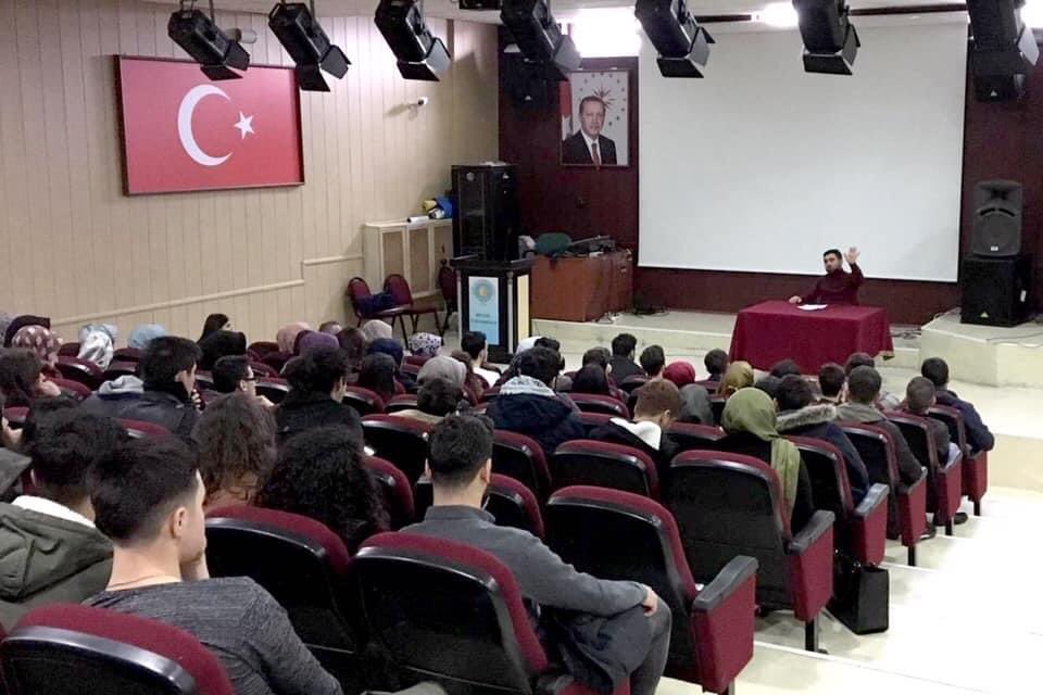 Tam 4 sene önce bugün @universbingol Öğrenci Konsey Başkanı seçildiğim gün🤲🏼

Allah’a hamdolsun böylesine güzel bir üniversite de böylesine güzel bir Rektör, böylesine güzel bir ekip arladaşlarıyla çalıştığım için.

Hamdolsun Allah’a en uzun görev yapan Başkanı olduğum için 🤲🏼