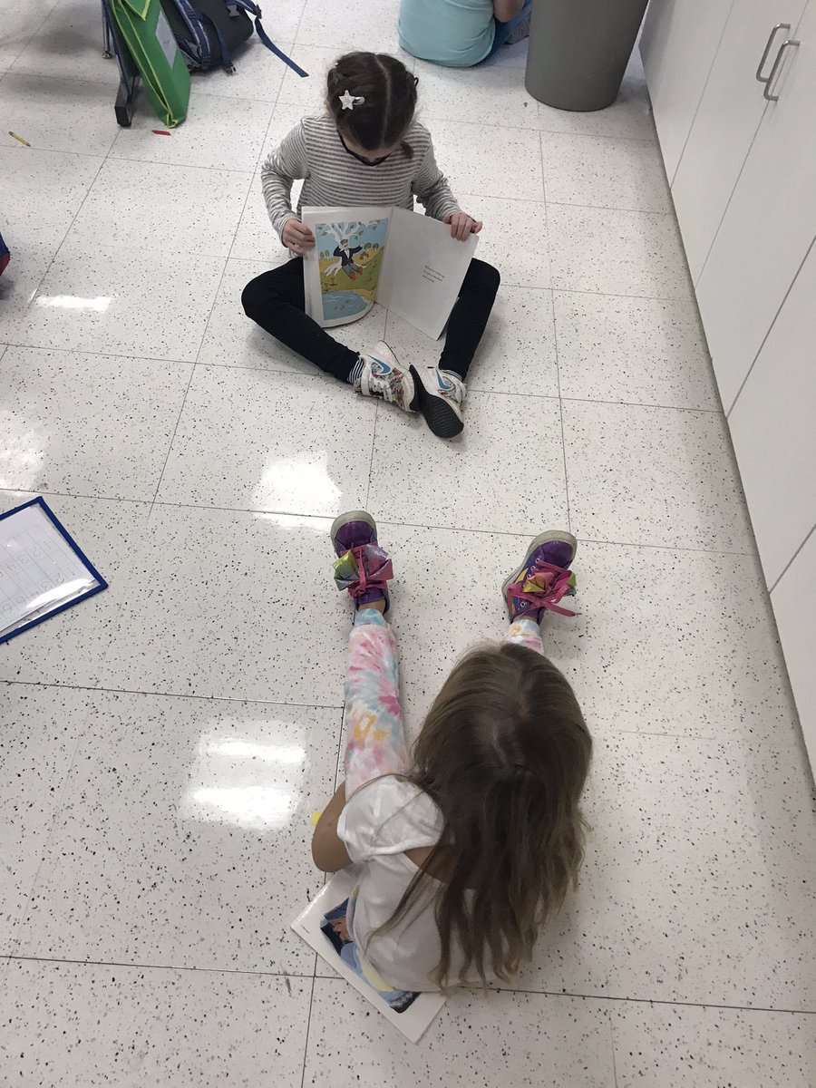 tara_miozzi's tweet photo. Reading partnerships might look a little different this year, but that hasn’t stopped these Storybook Readers from sharing their love for reading!
#woschool #tcwrp #WeAreChappaqua https://t.co/6m2OgfvY6r