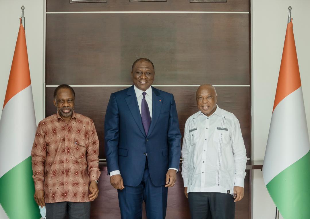 1tvFpi's tweet photo. Suite à la rencontre entre le  Pdt du PDCI @HKBofficiel et le Pdt du rhdp @AOuattara_PRCI, le SG Assoa Adou et le ministre Danon Djédjé ont rencontré le Ministre  @HamedBakayoko1 cet après midi. https://t.co/P6Vq9ACtPR