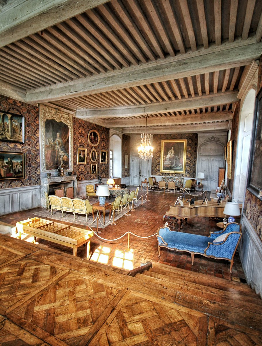ChateauCommarin's tweet photo. 🔴 𝗠𝗔𝗥𝗜𝗘-𝗝𝗨𝗗𝗜𝗧𝗛 𝗗𝗘 𝗩𝗜𝗘𝗡𝗡𝗘 | La grand-mère maternelle de Talleyrand a aménagé les intérieurs du château de Commarin au XVIIIe siècle. 🙏

➡️ Certaines pièces sont restées 𝘁𝗼𝘁𝗮𝗹𝗲𝗺𝗲𝗻𝘁 𝗶𝗻𝘁𝗮𝗰𝘁𝗲𝘀. Incroyable n'est-ce pas ? 😯 https://t.co/hob8dJmVqq