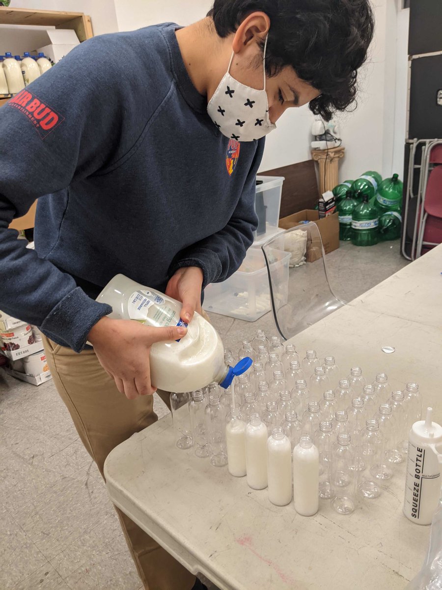Everybody_DTES's tweet photo. This week we are feeling especially thankful for our volunteers! 
Also, a warm thank you to Lena Luxx for your donation of period products! We appreciate you. #ThankfulThursday. https://t.co/GHdAUda4pZ