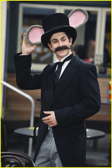 Ready to meet Harper’s parents? Tune into today’s #wizardsofwaverlyplace episode to finally meet the mysterious Finkles! Live now wherever you get your podcasts! #podcastpulse #disneyplus #TBT #SelenaGomez