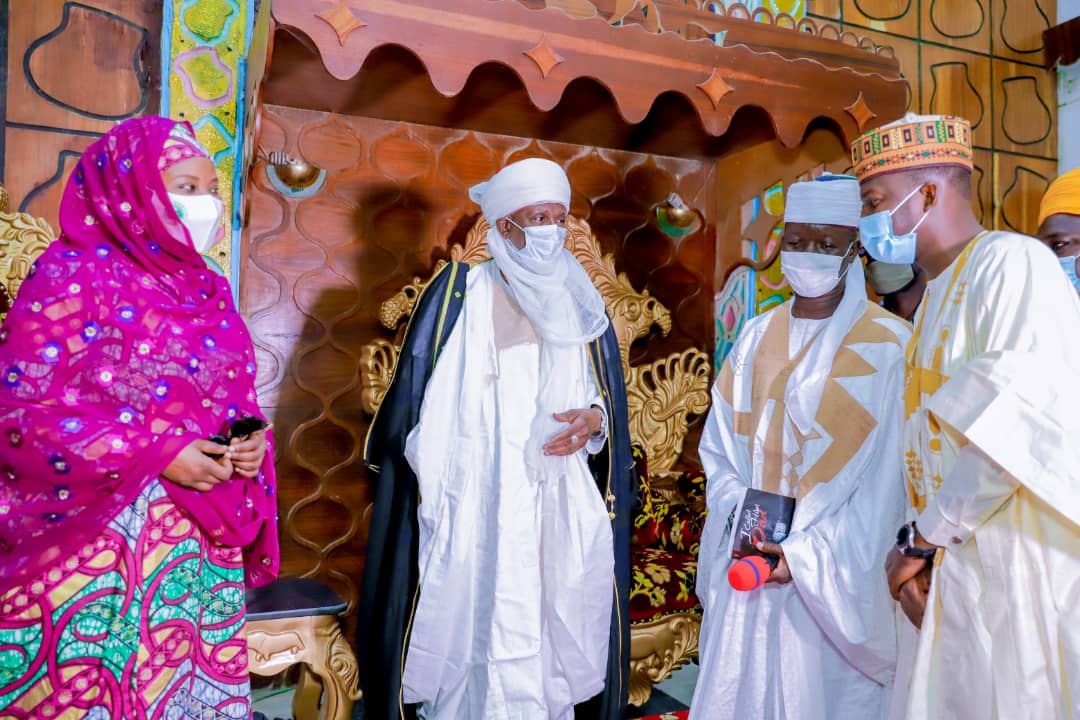 MalcolmAlkalee's tweet photo. The first lady, H.E @DrZSB had earlier paid homage to the Emir of Yauri Dr Muhammad Zayyanu where he commended her efforts and prayed Allah to assist her in achieving her well meaning goal for the good people of kebbi state.
4/4
Cc: @muktees
SSA Kebbi State https://t.co/3lG78cmDz9