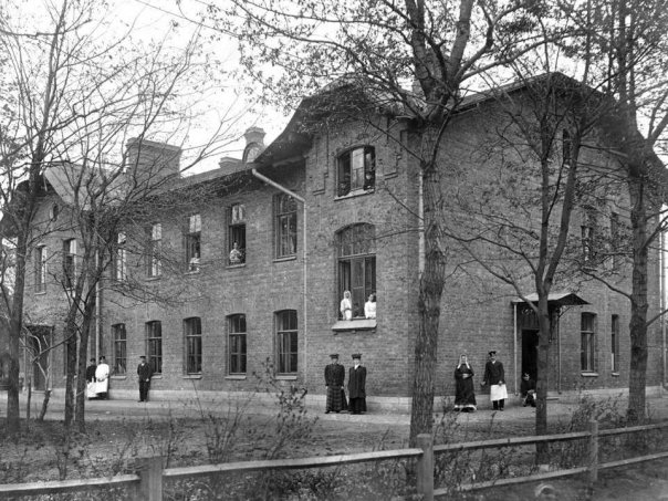 Городская александровская больница. Александровская городская барачная больница. Александровская барачная больница Боткина. Александровская барачная больница 19 век. Боткинская больница бараки.