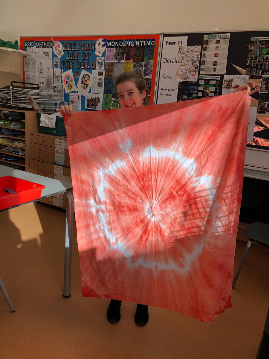 Excellent tie dye outcomes. 💓It’s amazing what you can produce when you actually read the instructions 💫🏆 #textiles #dttextiles #edutwitter #tiedye #colour #dye #Art #ThursdayMotivation