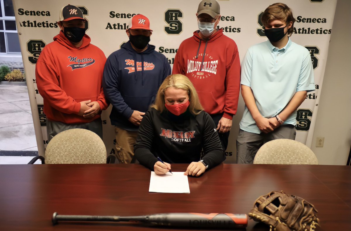 alaina_spates's tweet photo. Yesterday I officially began a Molloy lion! Thank you to everyone who helped me through this journey! This is a dream come true and I can’t wait to start this chapter of my life! #GoLions #DefendTheDen @MolloySoftball https://t.co/hxHEfVdbET