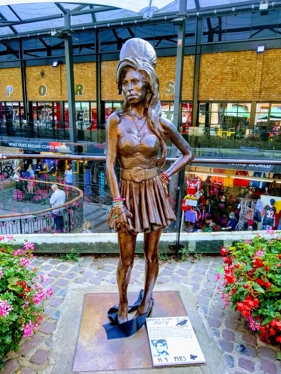 Amy Jade Winehouse (1983-2011), singer and songwriter. Drank herself to death aged 27. Statue in Camden Market, north London.  #womenstatues