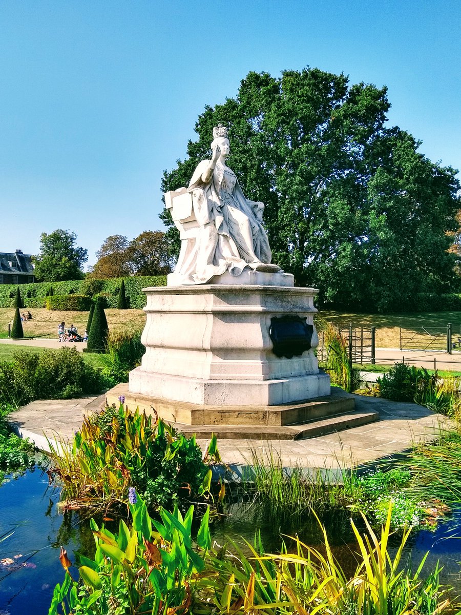 Queen Victoria outside Kensington Palace, her childhood home - where, aged just 18, she woke up to the news that her uncle had died. Sculpted by her fourth daughter Princess Louise and erected in 1893. It depicts Victoria aged 18, seated in her coronation robes.  #womenstatues