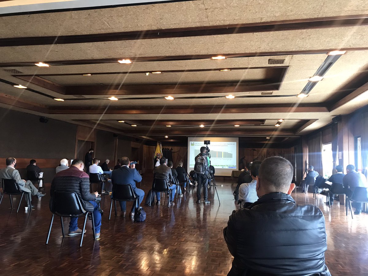AlejoDelgadilho's tweet photo. En este momento estamos divulgándose a los representantes de las 27 alcaldías de Caldas, con el apoyo de la @GoberCaldas la política de Vivienda Rural. Medidas encaminadas a la reactivación del sector de vivienda #caldassereactiva https://t.co/8H6gcBkogn