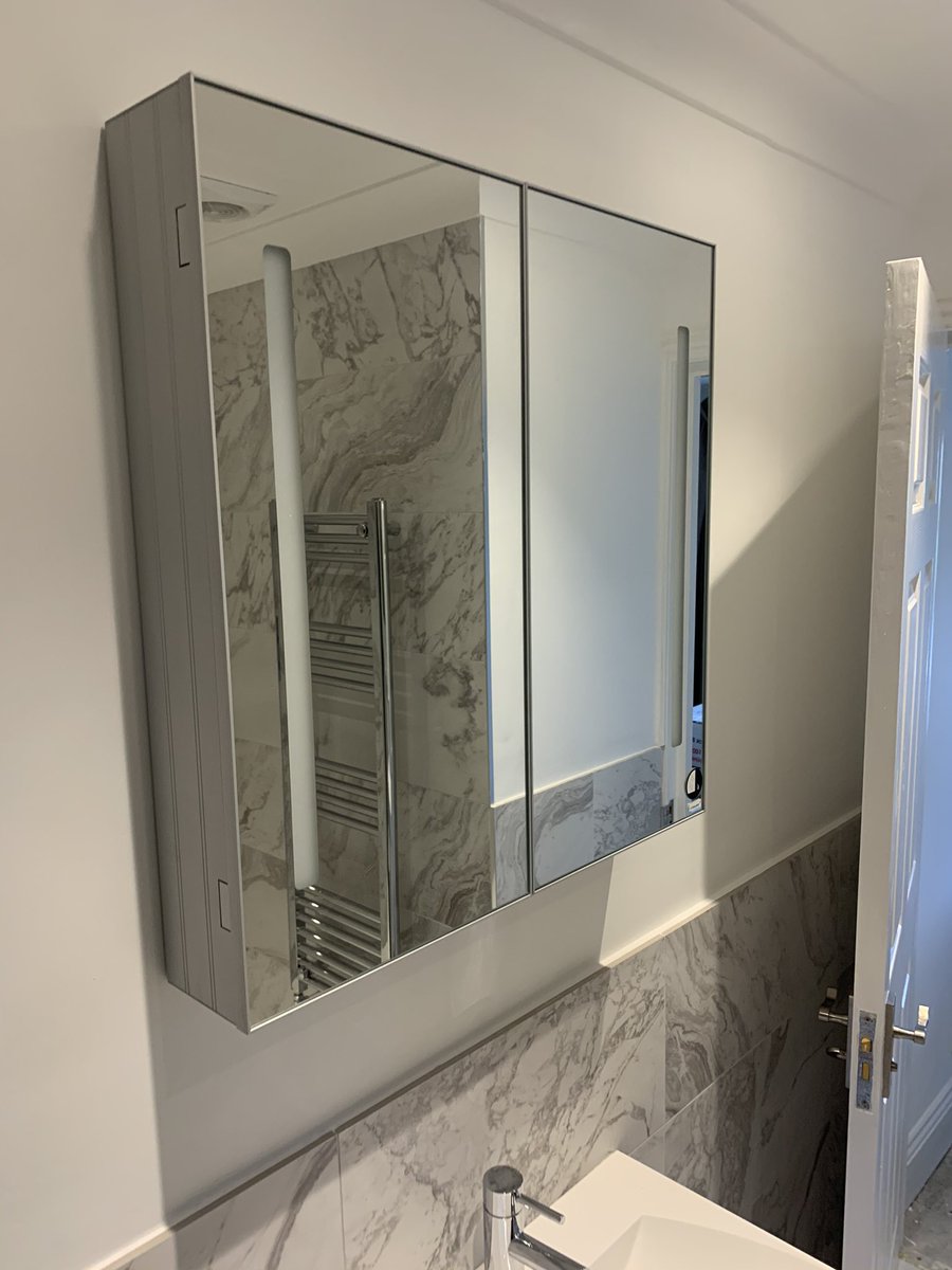 Latest refurbishment, 1 bedroom apartment in Pimlico converted into 2 bedroom with kitchen moved into Living Area. This family shower room with <a href="/toppstiles/">Topps Tiles</a> penteli porcelain tiles