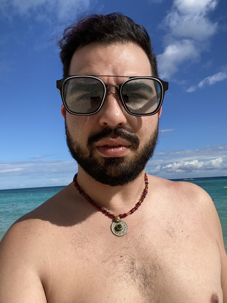 giovanniputzu's tweet photo. Mis #vampiros hermosos les mando besos desde las hermosas playas del caribe mexicano 🥰🧛‍♂️😘 https://t.co/FgF31hyg6y