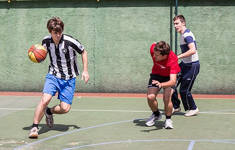 Magnus Carlsen JOGANDO FUTEBOL no BRASIL! Fez até golaço 