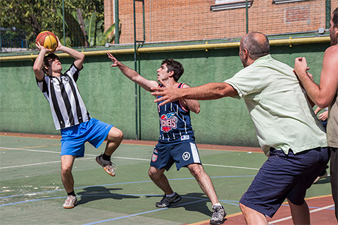 Postaram no r/anarchychess o Magnus Carlsen jogando basquete com a