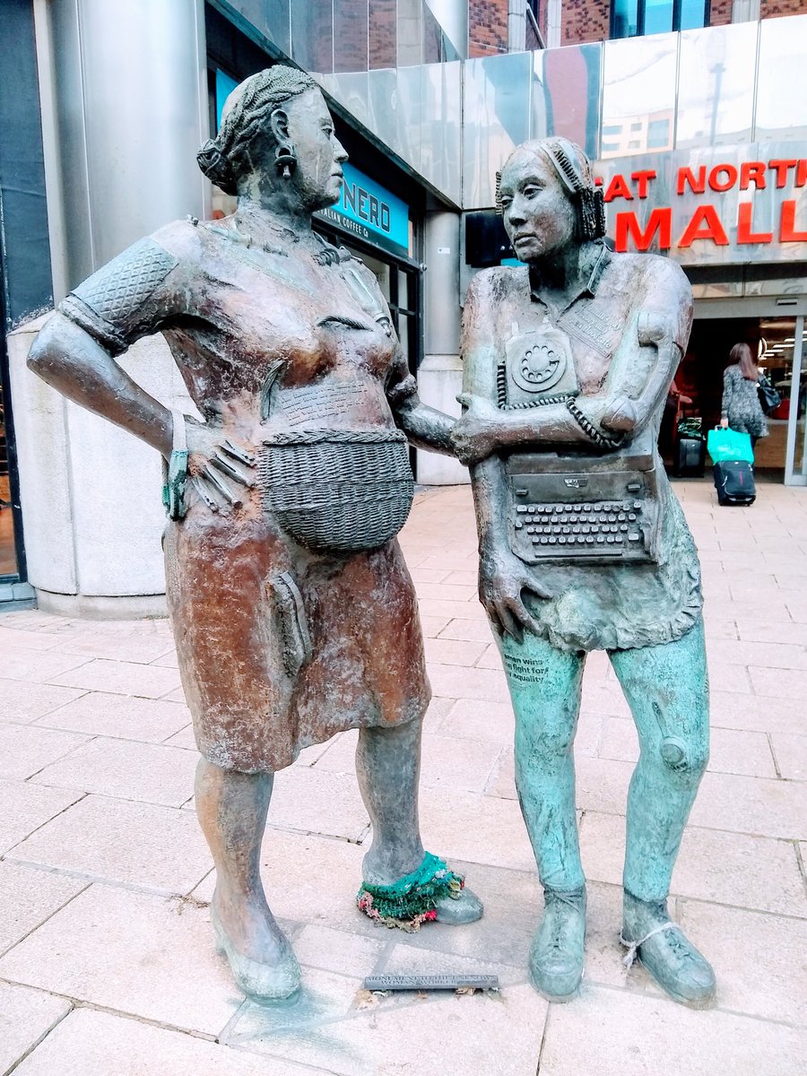 Hopping over to Belfast, where last month I noticed this Monument to the Unknown Woman Worker (1992) by Irish sculptor Louise Walsh. Located on Great Victoria Street. Everyday objects adorn - maybe weigh down - the figures.  #womenstatues