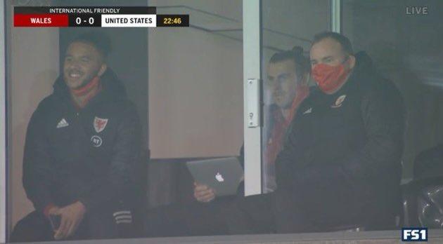 Footballtweet's tweet photo. You just know he's got the Masters on. https://t.co/TeArA55WBO