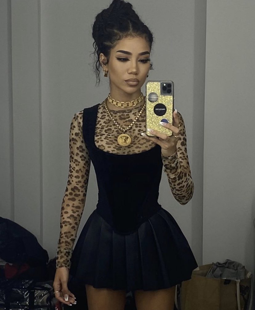 new_branches's tweet photo. Jhené Aiko 🐆 https://t.co/0OSqmvBwBJ