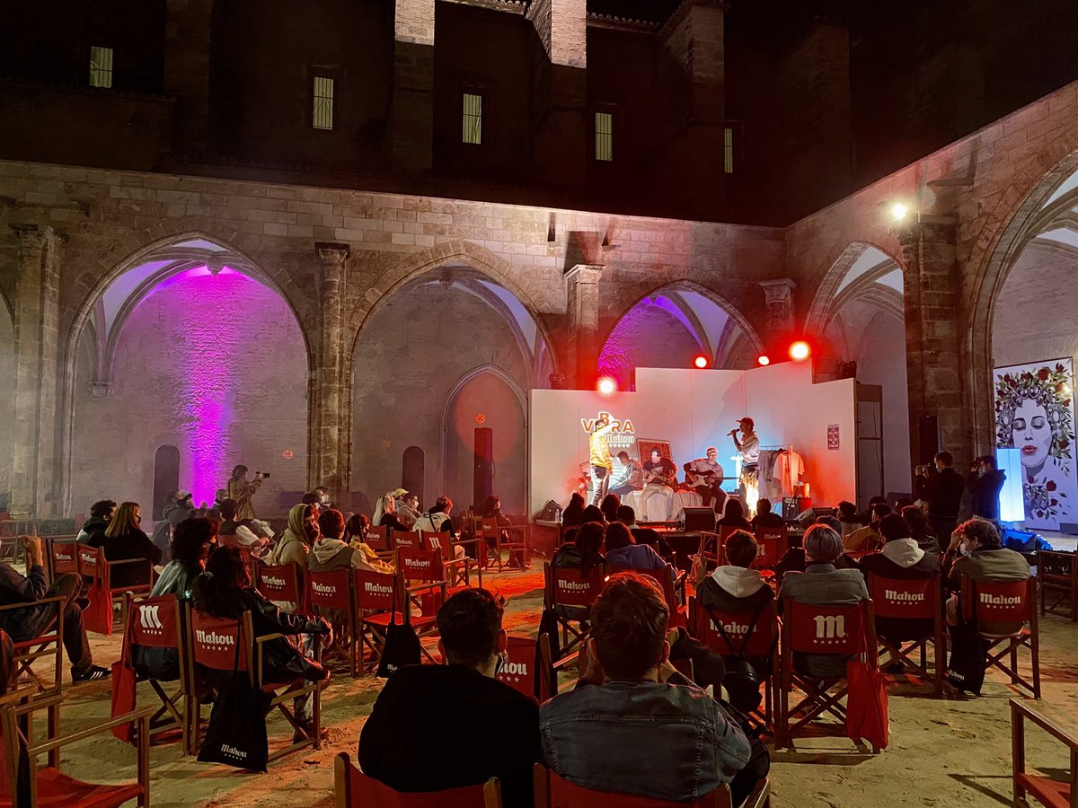 centredelcarme's tweet photo. 🛏 Hui experimentem amb un nou format musical al #CCCC. Concerts des del llit ens proposa una manera d’adaptar els concerts a temps millenials!⁣

@VibraMahou #CeroEnConducta
@ConsorcioMuseos #ccccLove https://t.co/3uwv8iYhNY