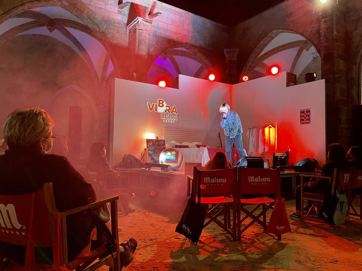 centredelcarme's tweet photo. 🎤 A través d’una escenografia cuidada, hem conegut a @YanaZafiro i a Popin'love des de la intimitat de la seua habitació. Actuacions que han fusionat l'actuació musical, la performance i el teatre inclusiu.⁣⁣⁣

@VibraMahou #CeroEnConducta
@ConsorcioMuseos #ccccLove https://t.co/PDN5YJSa9D