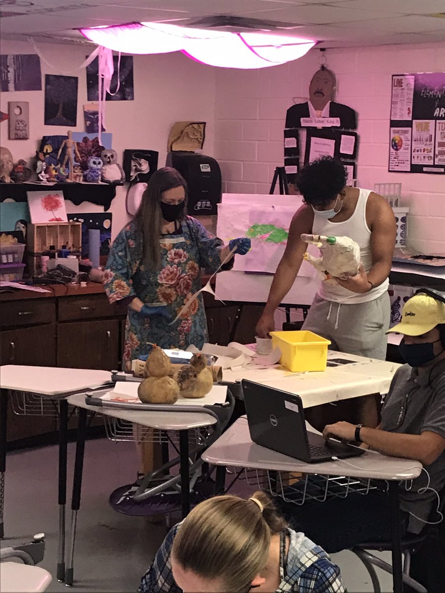 LOAPrincipal's tweet photo. @LOAPurpleCoach is working in art with hands on activities during these challenging times. Students excited to work and meet the challenge. @LiveOakOwls https://t.co/KmhL3BjftO