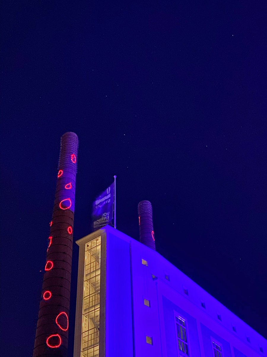 Je mist de sfeer van de mensenmassa’s, het etentje vooraf en de glowwine als afsluiter, maar desondanks een prachtige fietstocht kunnen maken, dank <a href="/GlowEindhoven/">GLOW Eindhoven</a> #eindhoven #lighttown #citylights (sorry, niet gelukt om in mijn achtertuin te blijven 😉)