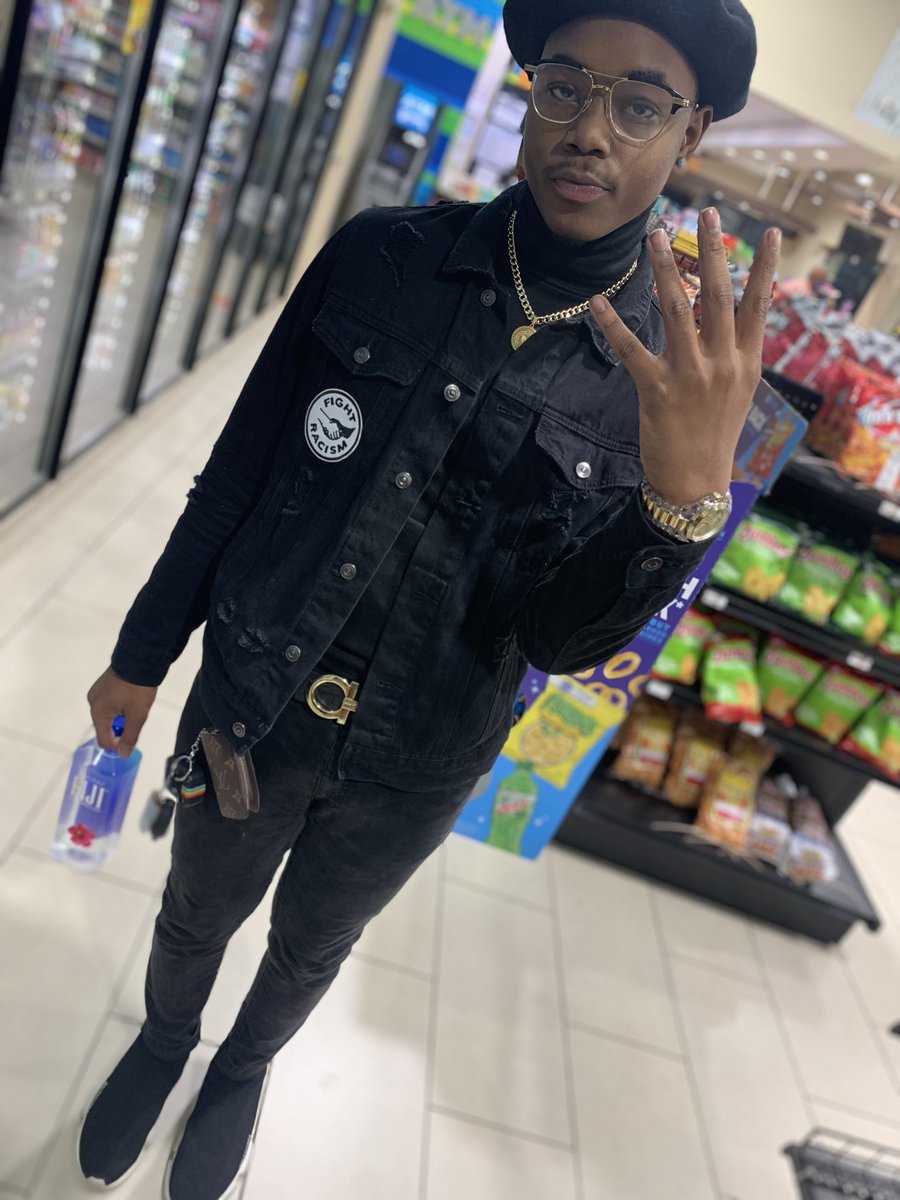 rmdearborne's tweet photo. stay dangerous 4L🖤⚠️ https://t.co/PraCp3uZYk