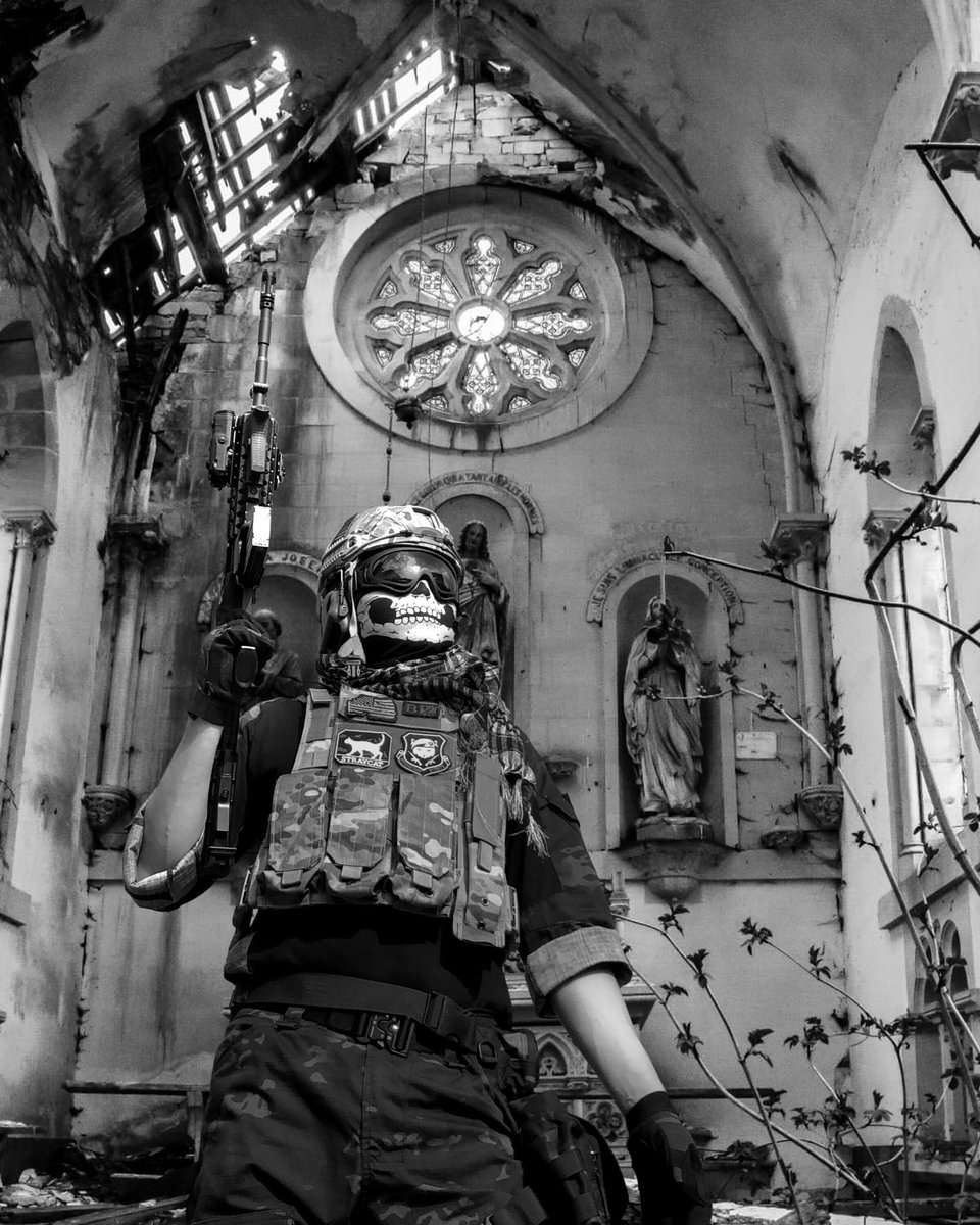sgt_catshit's tweet photo. 静寂  ⛪️

#m4 #m4ssystem
#tactical
#survivalgame
#airsoft #airsoftgear
#airsoftgame
#fasthelmet
#multicam #holosite
#earmorm32 #headset
#platecarrier
#derelict #ruins #church #ruinedchurch
#タクティカル #マルチカム #ヘッドセット
#廃墟 #エアーガン
#サバゲー https://t.co/siH6lzyGTv
