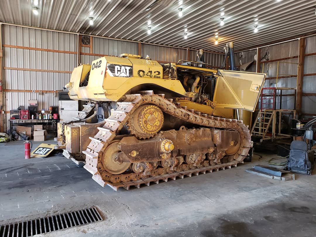 CroweEquipment's tweet photo. π Notice anything missing? We've started the D8T KPZ teardown! This has a ton of great parts on it! Call us if you need anything!
#CroweEquipment #CaterpillarWrenching #D8T #CatD8T #CaterpillarD8T #PartsMachine #HeavyEquipment #HeavyMachinery #CatEquipment #UsedParts #Teardown https://t.co/b5hFZT4oEJ