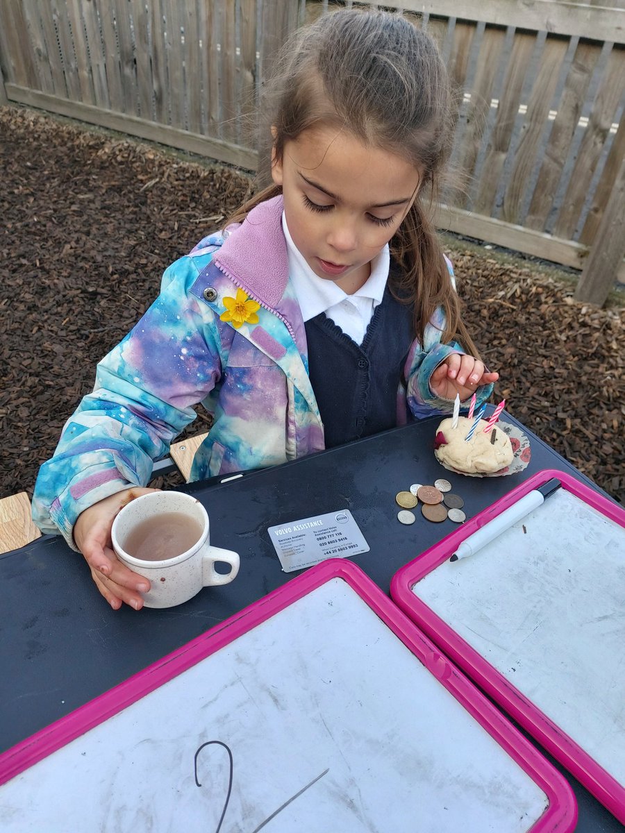 MrsTCaterpillar's tweet photo. We had some very happy customers! #TableFor2Or4 @sarah_stirton #roleplay #cafe #HowMuchDoesItCost #RichVocabulary #collaboration #PlayIsTheWayFC https://t.co/kjXP8OxnF4