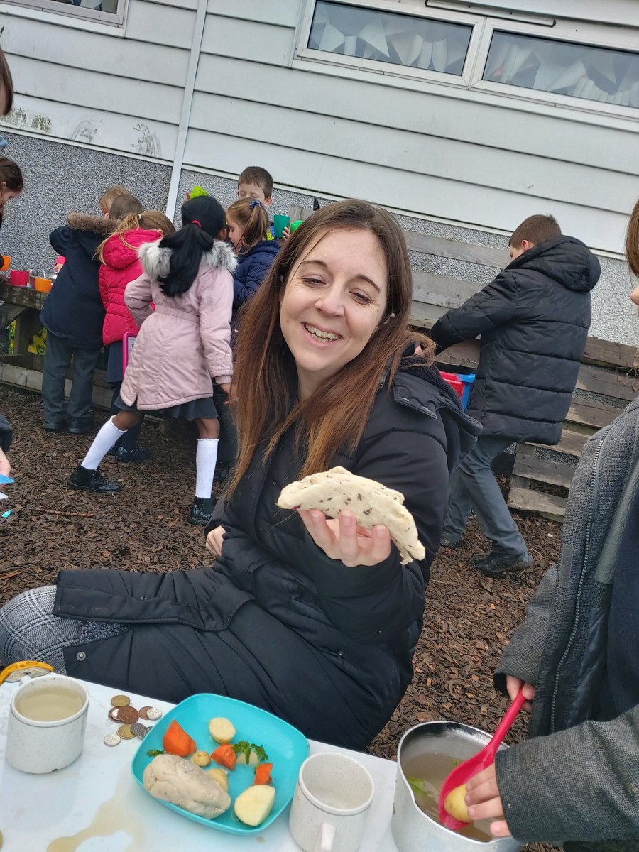 MrsTCaterpillar's tweet photo. We had some very happy customers! #TableFor2Or4 @sarah_stirton #roleplay #cafe #HowMuchDoesItCost #RichVocabulary #collaboration #PlayIsTheWayFC https://t.co/kjXP8OxnF4