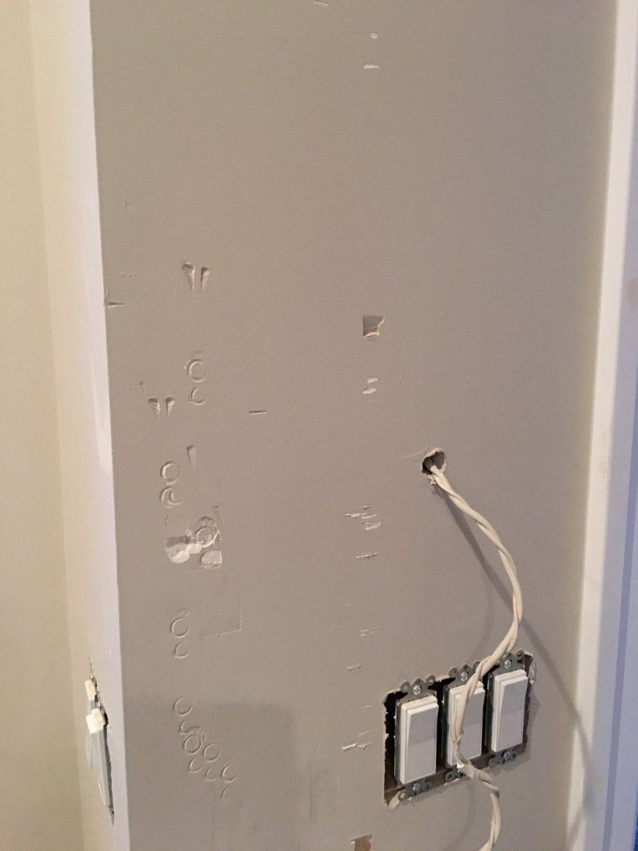 kingpaintworks's tweet photo. Hire a professional painter otherwise you may find you need the job done twice! #kingpaintworks 604-551-5826 https://t.co/yHNRa7Q8G7 https://t.co/kXiNys0KwX