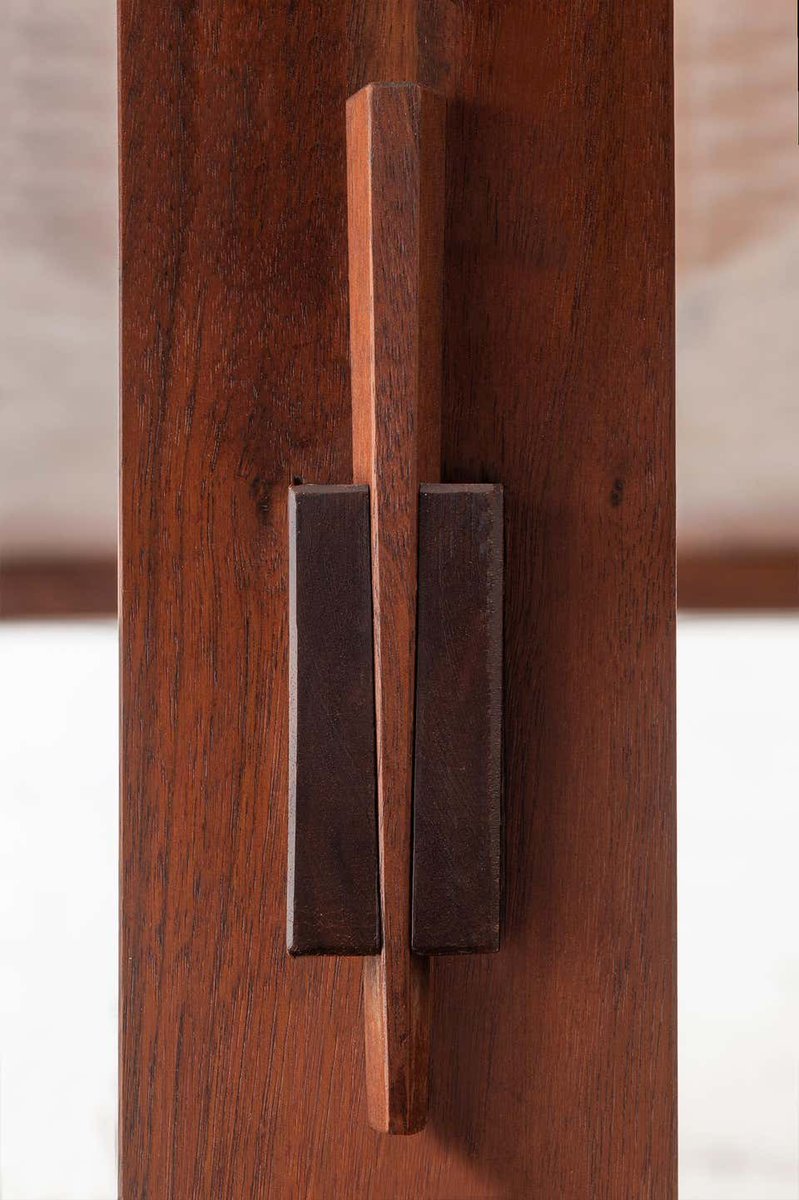This joinery technique, sashimono, uses complex wooden pieces instead of nails to create blind joints, where the joint is barely visible. It's a striking feature that Nakashima incorporated prominently into his work.  https://japanwoodcraftassociation.com/traditions/techniques/sashimono/