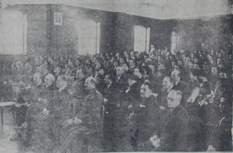 Ön sırada Başbakan İsmet İnönü'nün ve Milli Eğitim Bakanı Saffet Arıkan'ın da bulunduğu sadık CSO dinleyicisi; 85 yıl önce Kasım 1935'te Cumhurbaşkanlığı Senfoni Orkestrası'nın Dr. Ernst Praetorius idaresindeki ilk konserini izliyor...