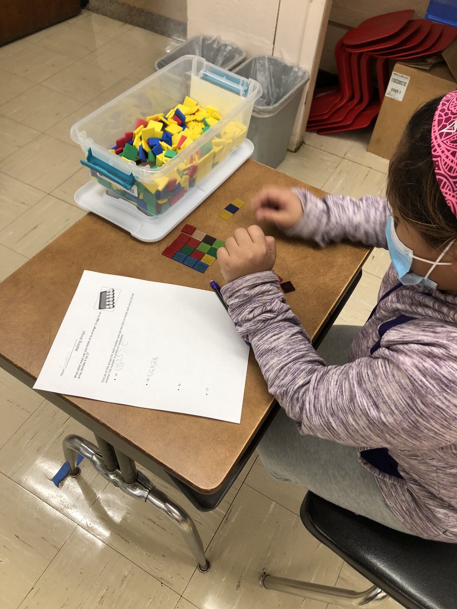 MsKZanella's tweet photo. Mathematicians created arrays today in order to determine if a given number was prime or composite. They even noticed that some were squared numbers 🟨⬛️ @WhufsdRams @WHGWashington https://t.co/ODE2H1QfHc