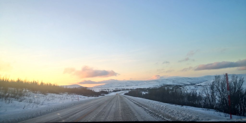 jonasali's tweet image. I dag har jeg kjørt 750 kilometer på 15 timer i samme fylke. Fortsatt er det langt igjen.
Det er total idioti å tro at man kan ha en rimelig nærhet til folkevalgte og innsilt i lokalsamfunn sine behov i et så gigantisk område.
Geografi betyr noe, folketall er ikke alt.