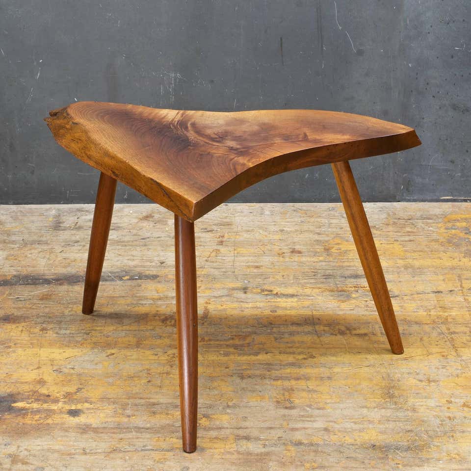Another key feature of Nakashima's style is his use of free- or live-edged boards for his surfaces. This centers the natural beauty of the wood used and the "spirit of the tree" that gave its vitality to the piece.