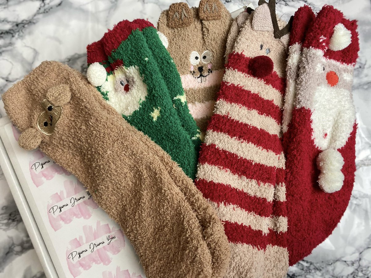 GIVEAWAY 4/7 😏 #pyjamadramabox

We received SO many messages asking for fluffy socks, so here you go - 5 pairs of fluffy Christmas socks! 😍🙌

To win:
Follow <a href="/pyjamadramabox/">Pyjama Drama Box</a> AND <a href="/lemonadebox/">Lemonade Box</a> 
RT this tweet
Like this tweet 
Tag 2 friends!

Winner will be announced 19/11/20 🤞💖