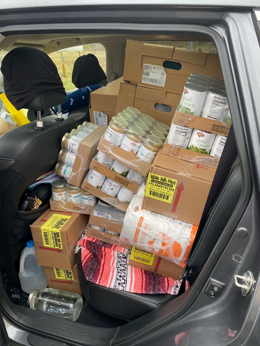 Vanderheyden_'s tweet photo. A grateful and appreciative thank you to the Hannaford Distribution Center in Schodack Landing for donating food today for over 30 Vanderheyden families to have a complete Thanksgiving Day Dinner.
@Hannaford  We Thank you! https://t.co/XcD6qkslln