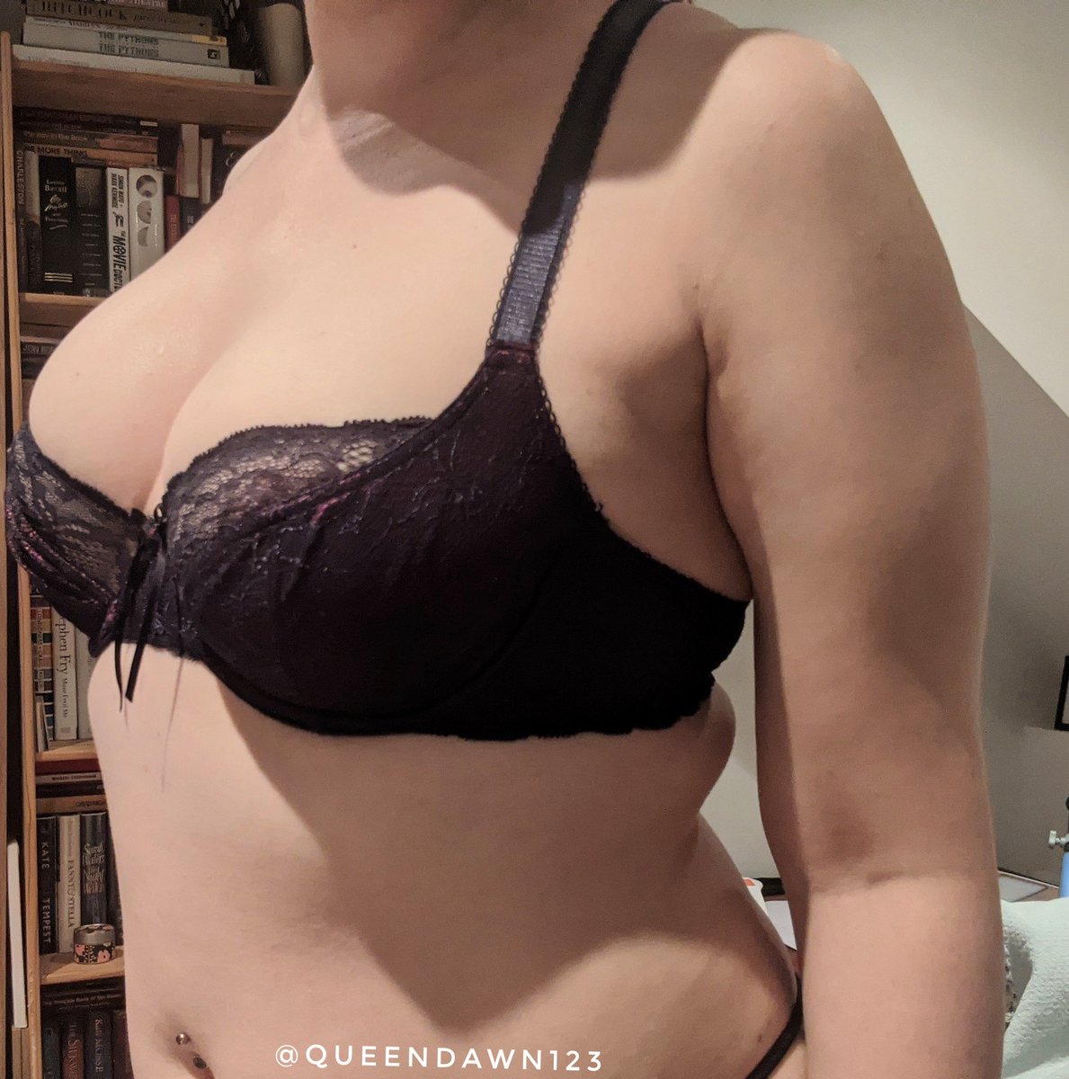 QueenDawn123's tweet photo. Happy Thursday, nearly the weekend! #lingerielover #bigtits #curvyisbeautiful #curvesoncurves #bigboobs #curvybeauties #curves #bra https://t.co/1rQNsdyUZk