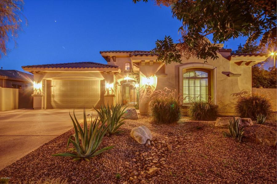 AZevincent's tweet image. #Relocationexpert #AZ #LuxuryHomes #Phoenix #Gilbert #Chandler #resale #newhomes #land #Pinetop  Don't hesitate to give Elizabeth a call 602 885-2476 My Home Group, LLC to help you find your perfect home at the right price.