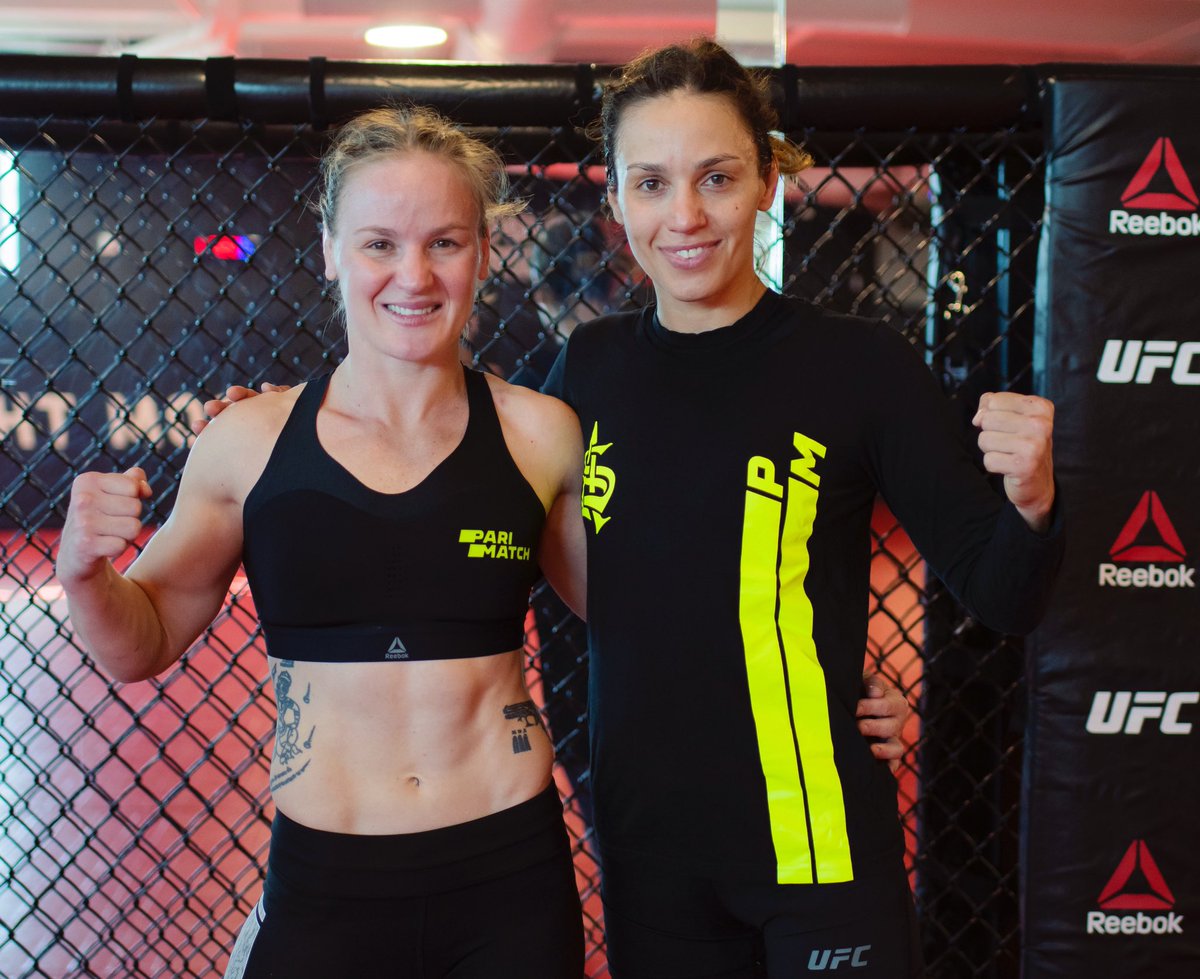 Sisters are ready for the action! 💪🏻💪🏻💪🏻 #UFC255 @parimatch_ru @MuaythaiSisters @AntoninaPantera https://t.co/lVm8mksLrN