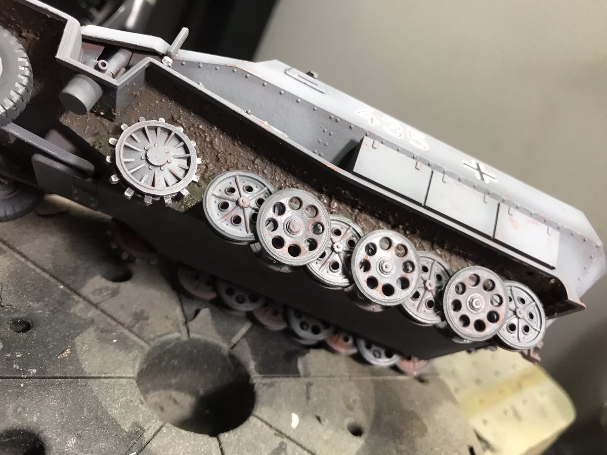 The wheels and tools are on the tracks are just drying once on I can add a basic wash but will leave that till tomorrow 