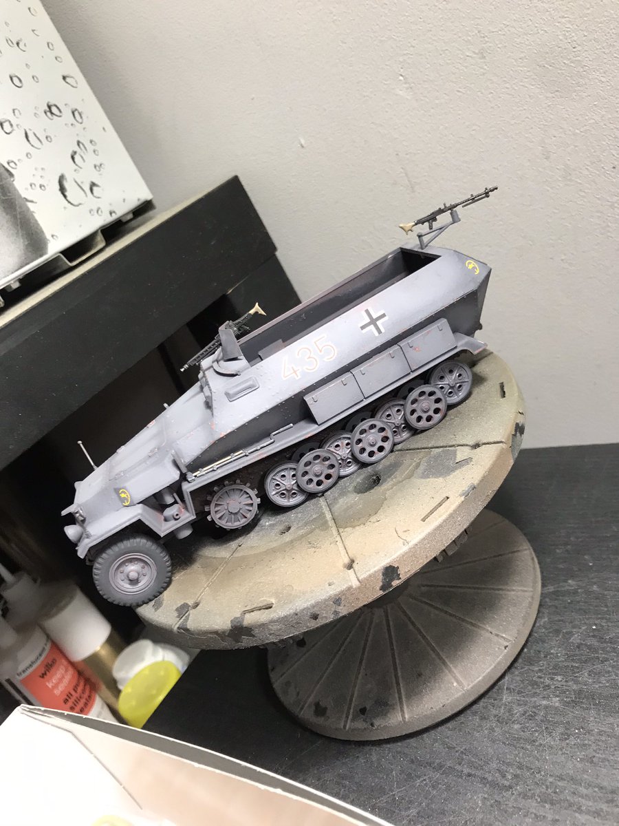 The wheels and tools are on the tracks are just drying once on I can add a basic wash but will leave that till tomorrow 