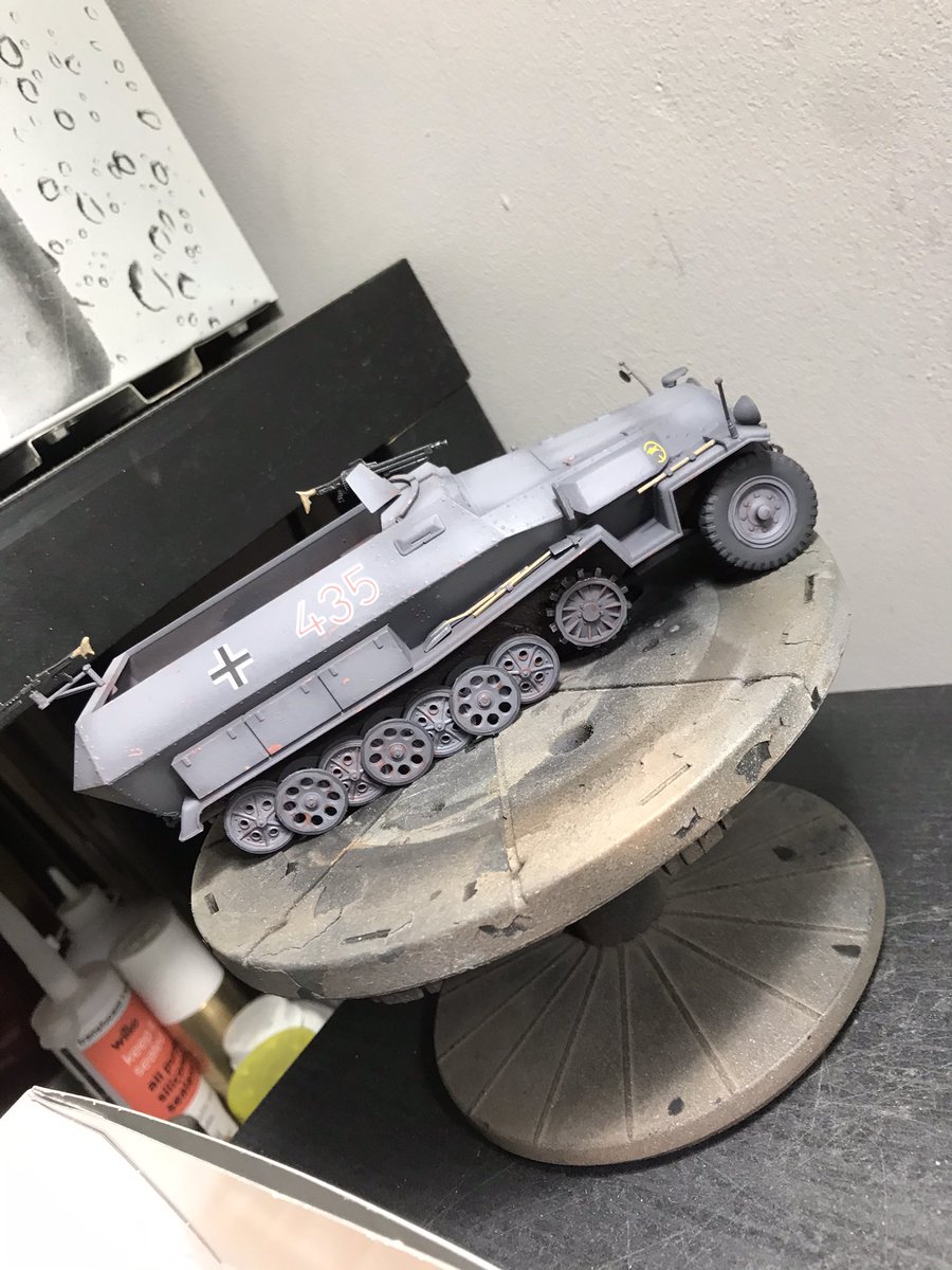 The wheels and tools are on the tracks are just drying once on I can add a basic wash but will leave that till tomorrow 