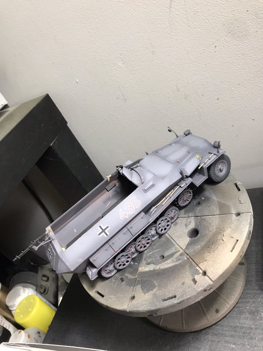 The wheels and tools are on the tracks are just drying once on I can add a basic wash but will leave that till tomorrow 